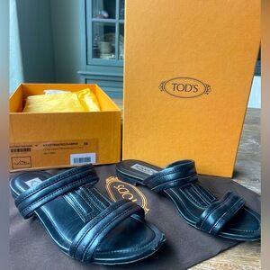 TODS Italian leather flat sandal black with original box and dust cover